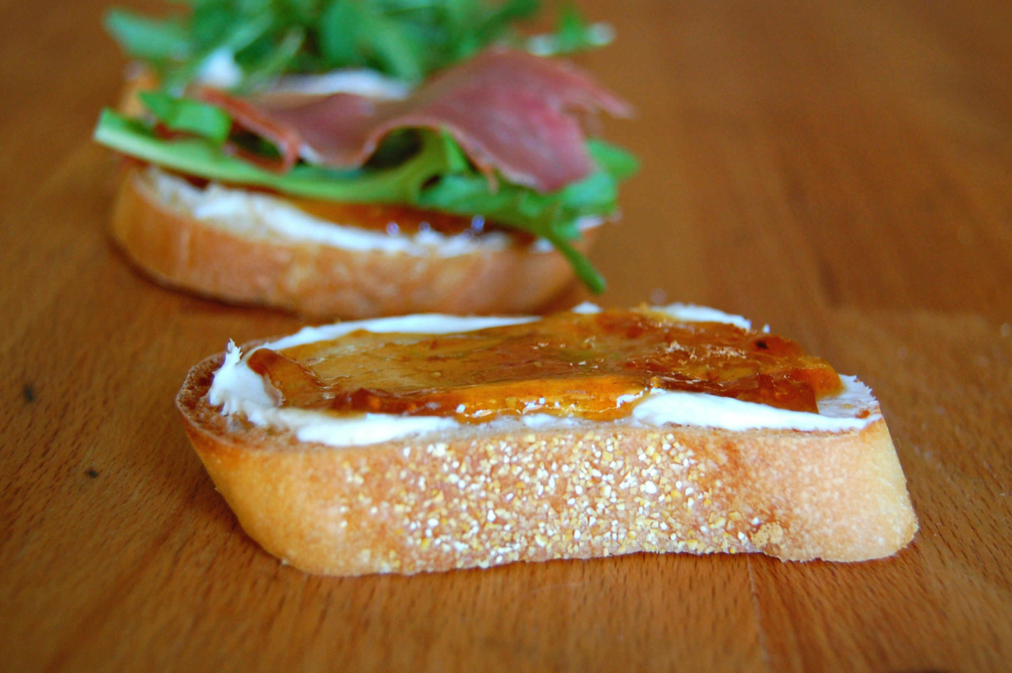 Bruschetta prosciutto 1 scaled